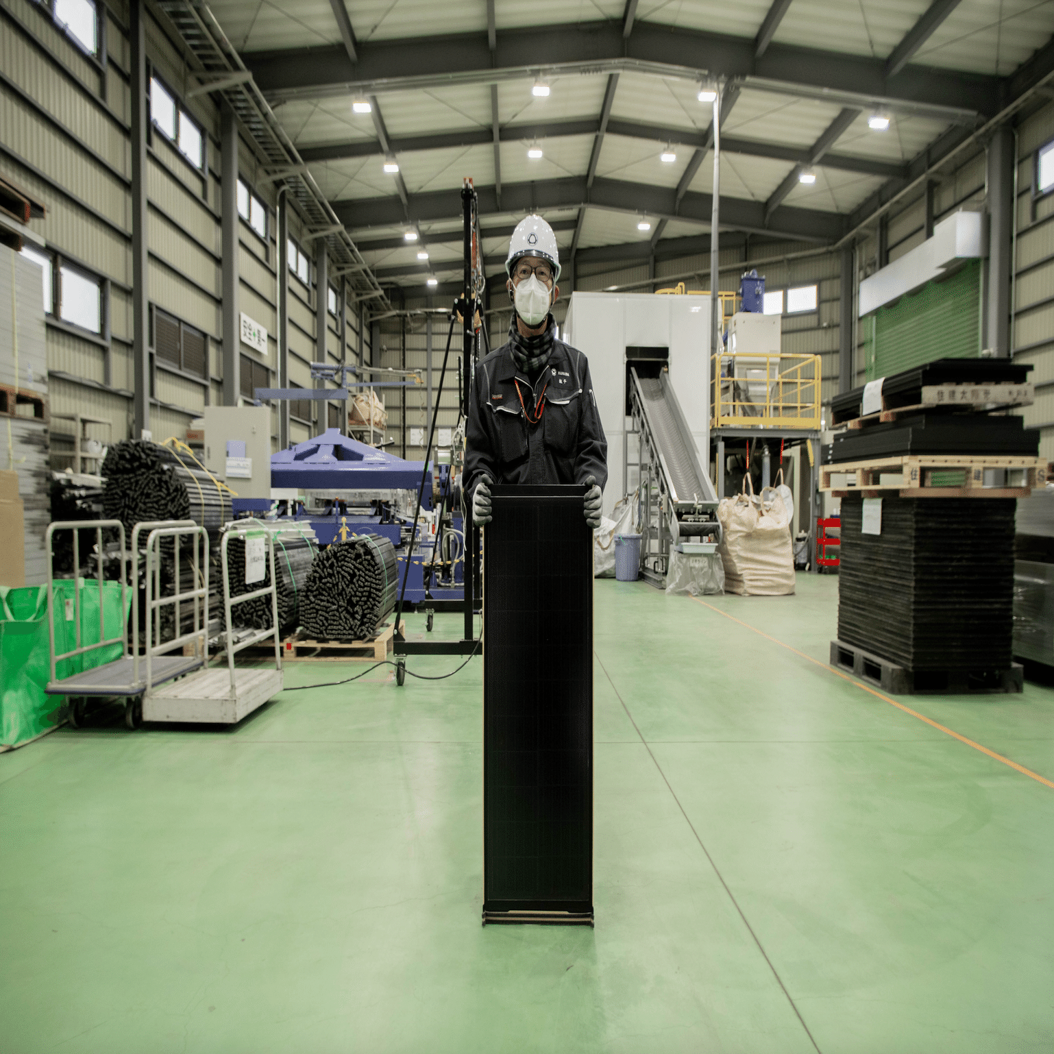 実証レポ】廃棄ゼロへ。リサイクル率99%の太陽光パネル処理施設へ潜入