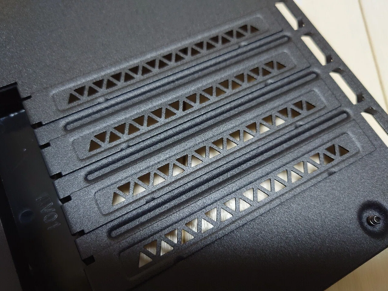 ピラーレスガラスケースの悩ましさ：XPG INVADER X と仲間たち｜香月聡司