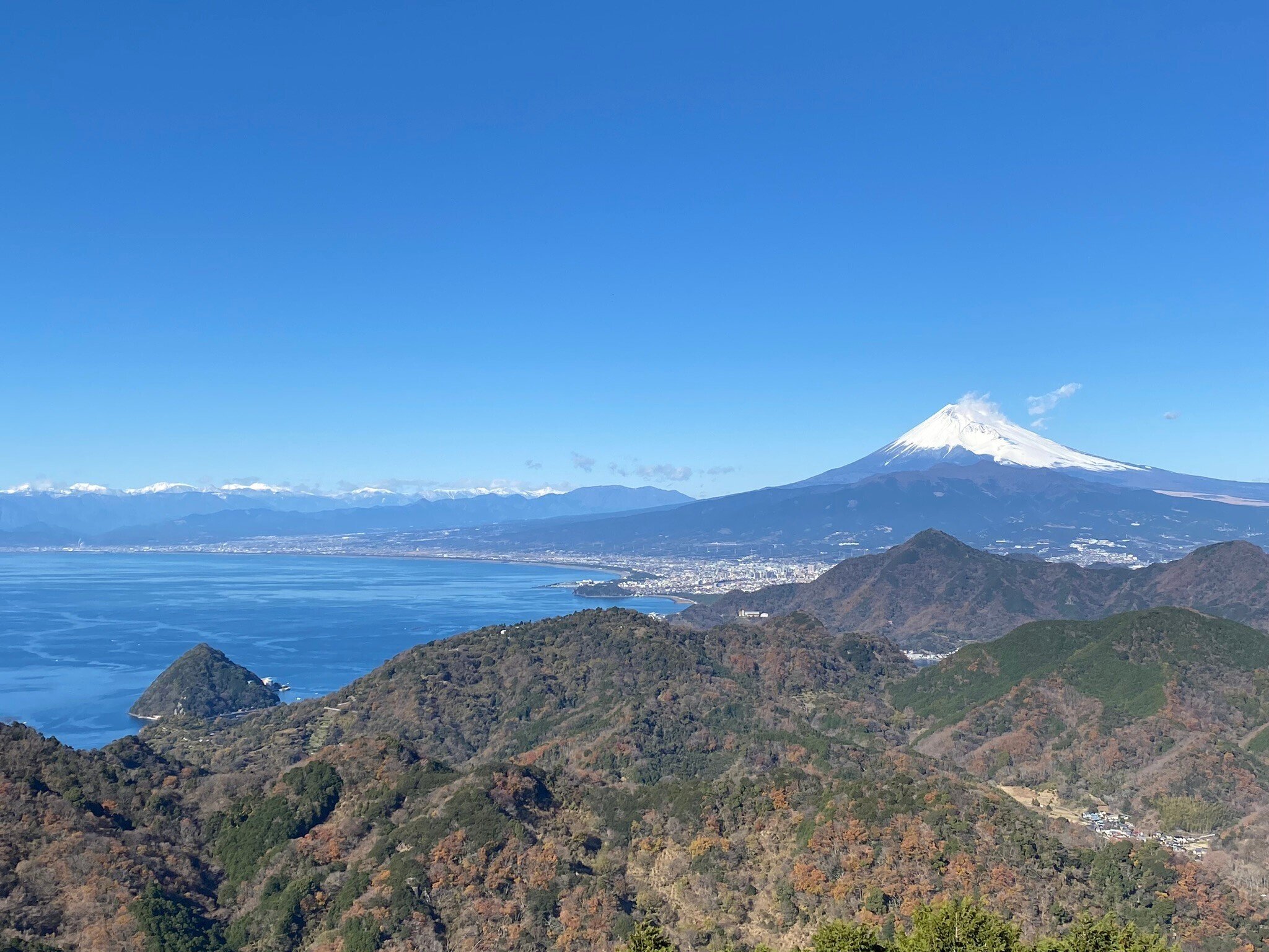 384 雨の「富士山の日」に富士が見える景色を。｜ミヤコカエデ（Miyako