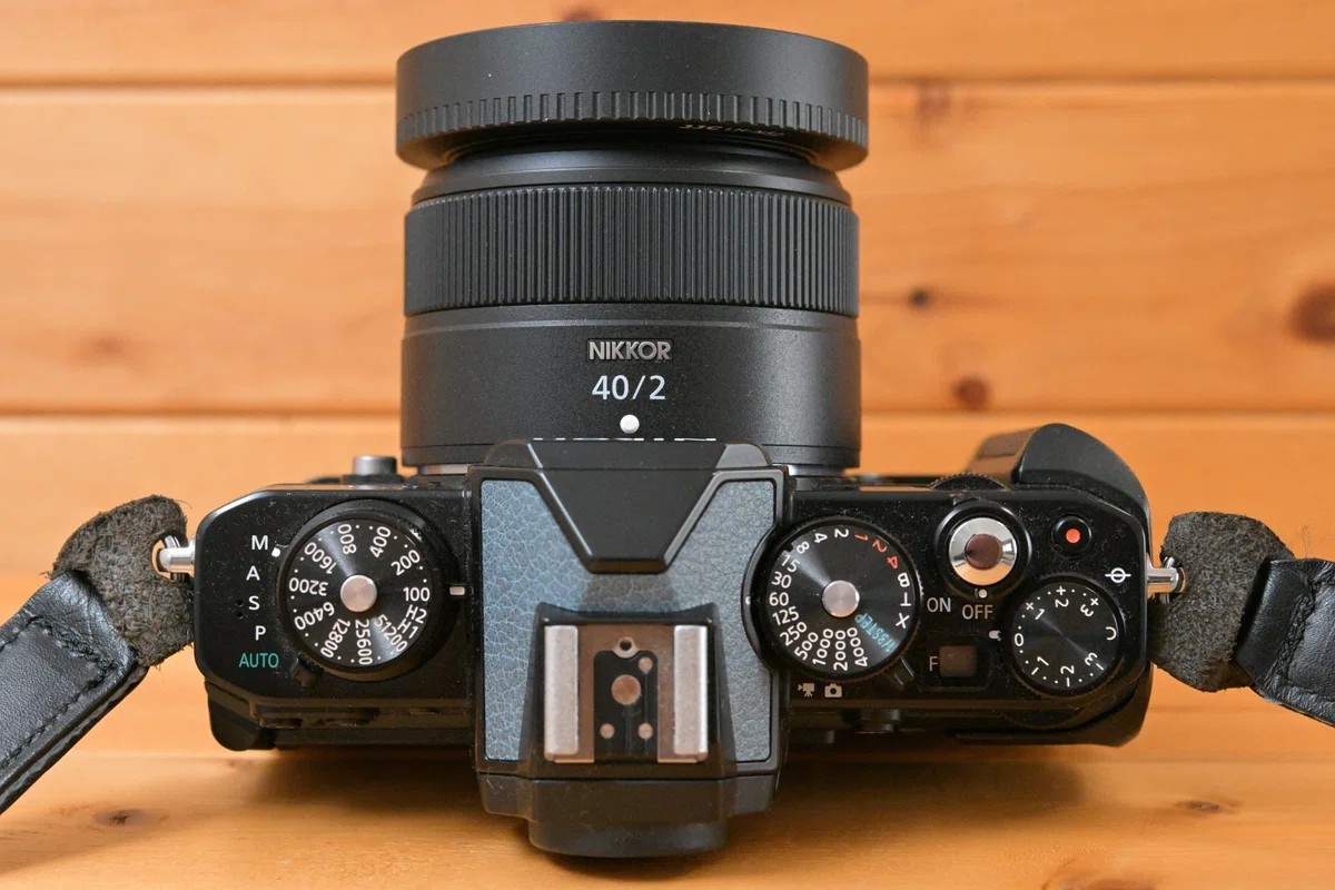 NIKKOR Z 28mm, 40mm用のF-Foto, JJC製金属フード比較｜ちーちゃーん