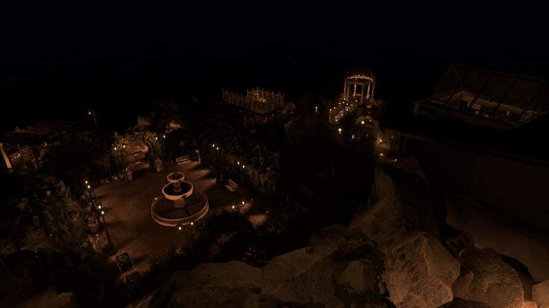 灯台の上から鳥瞰した夜景。噴水、ガゼボ、本館が見える