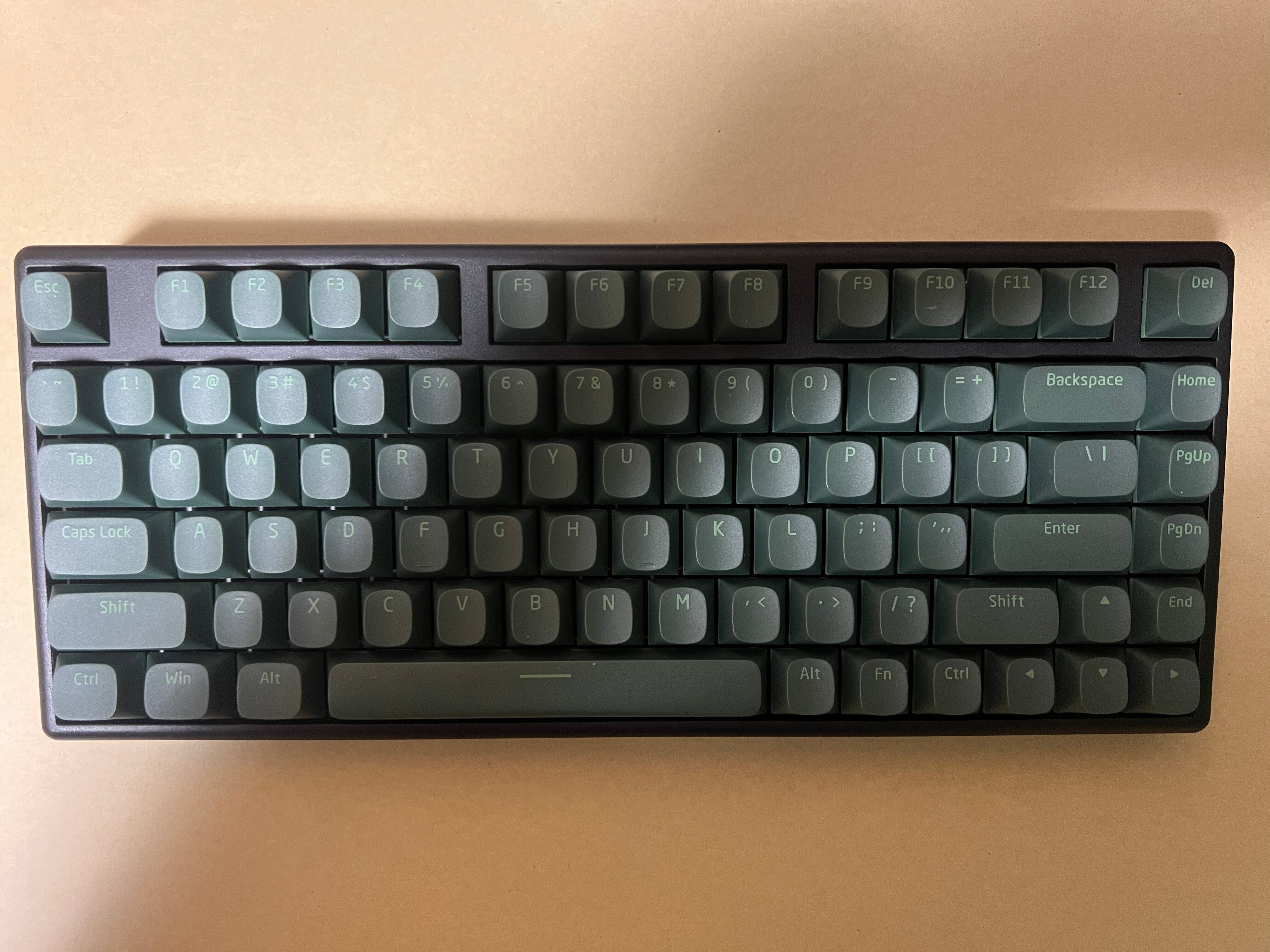 Niz micro82 RGB 無線モデル（キーキャップ交換済み） Niz