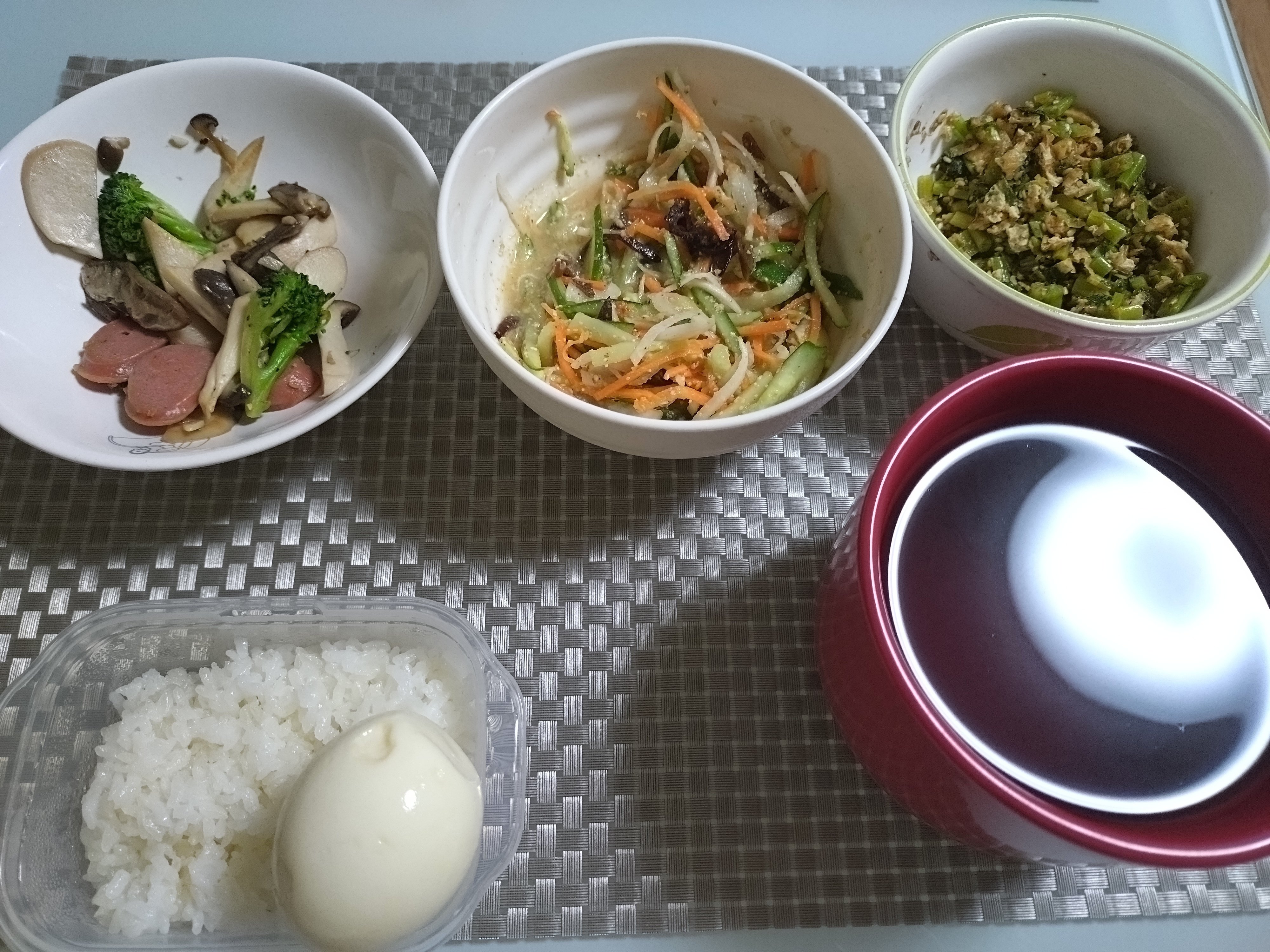 何も作りたくない日の夜ごはん｜よ～こ