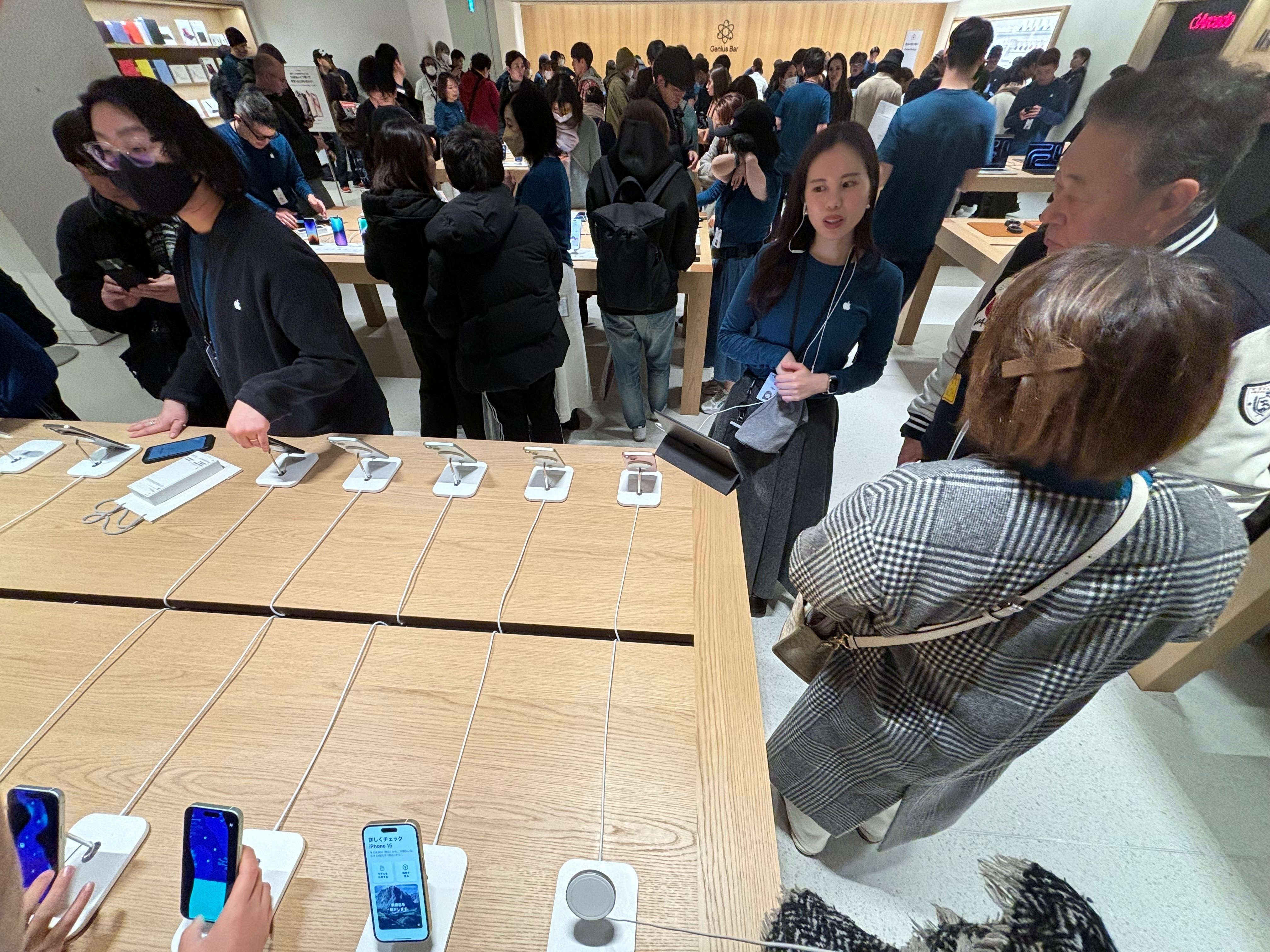 Apple🍏Store心斎橋は未だに1階は改装中👷｜日々創意工夫