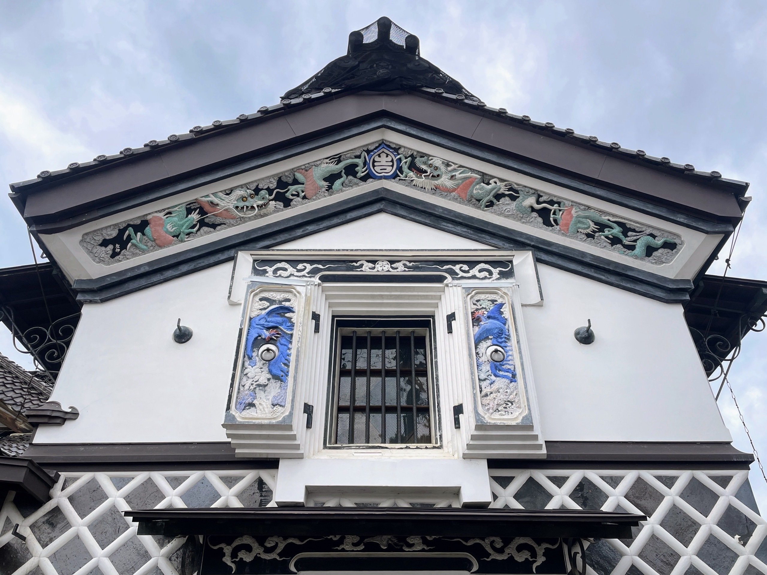 日本一」の鏝絵、拝見 新潟・長岡｜美術館とお寺と猫