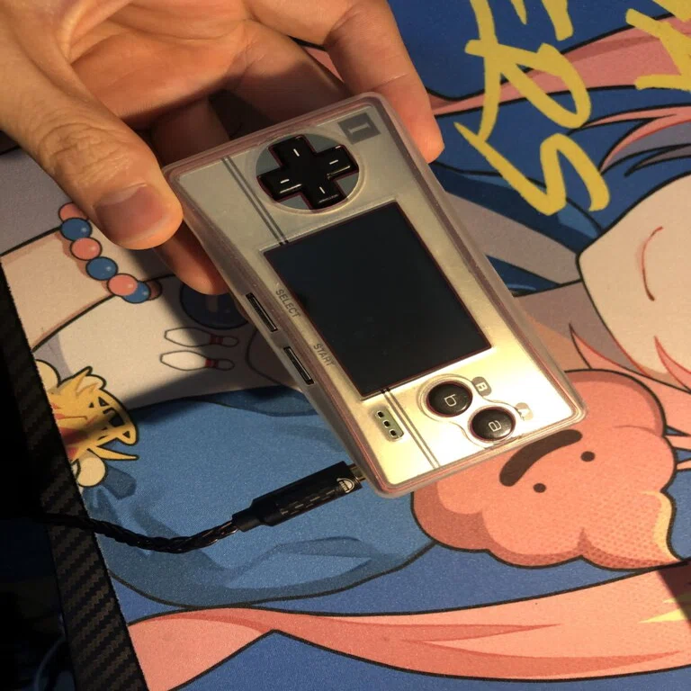 レトロゲーム)ゲームボーイミクロ[ファミコンカラー]を買いました