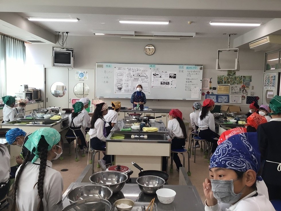 Pthc ５年生 調理実習【２／２８】｜戎小学校