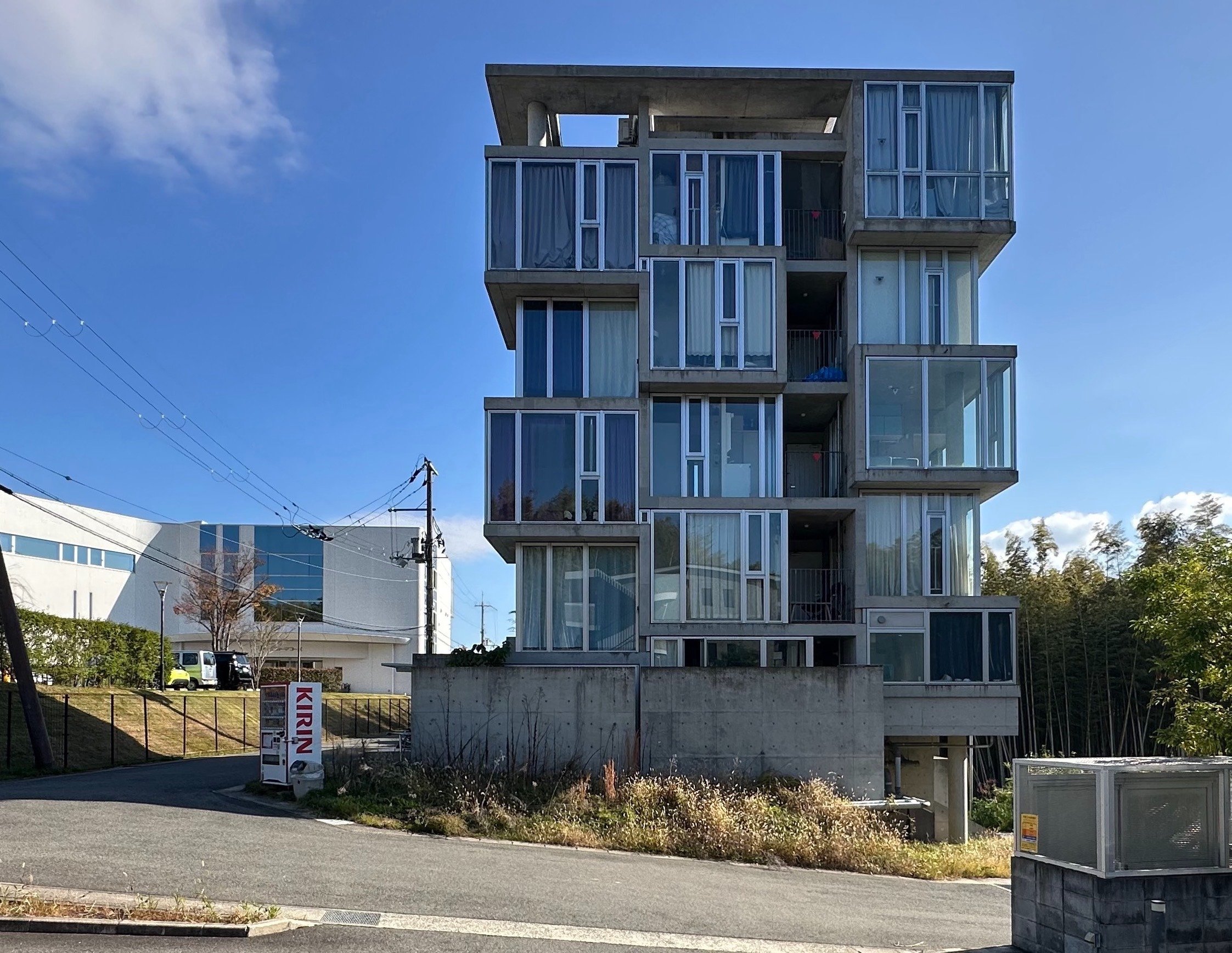 建物の形にこめられた意図を楽しんで｜sanchi