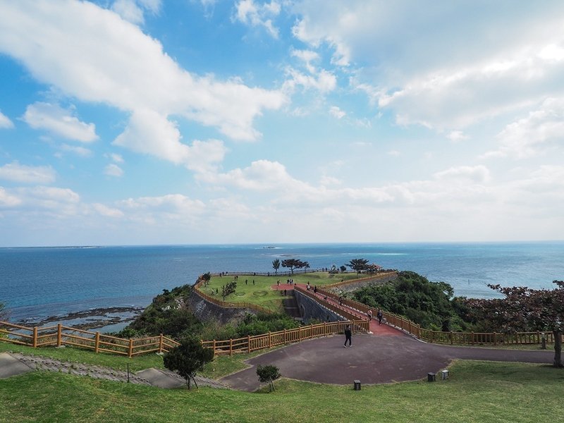 がんじゅう駅・南条の先にある「知念岬公園」も定番の景勝地