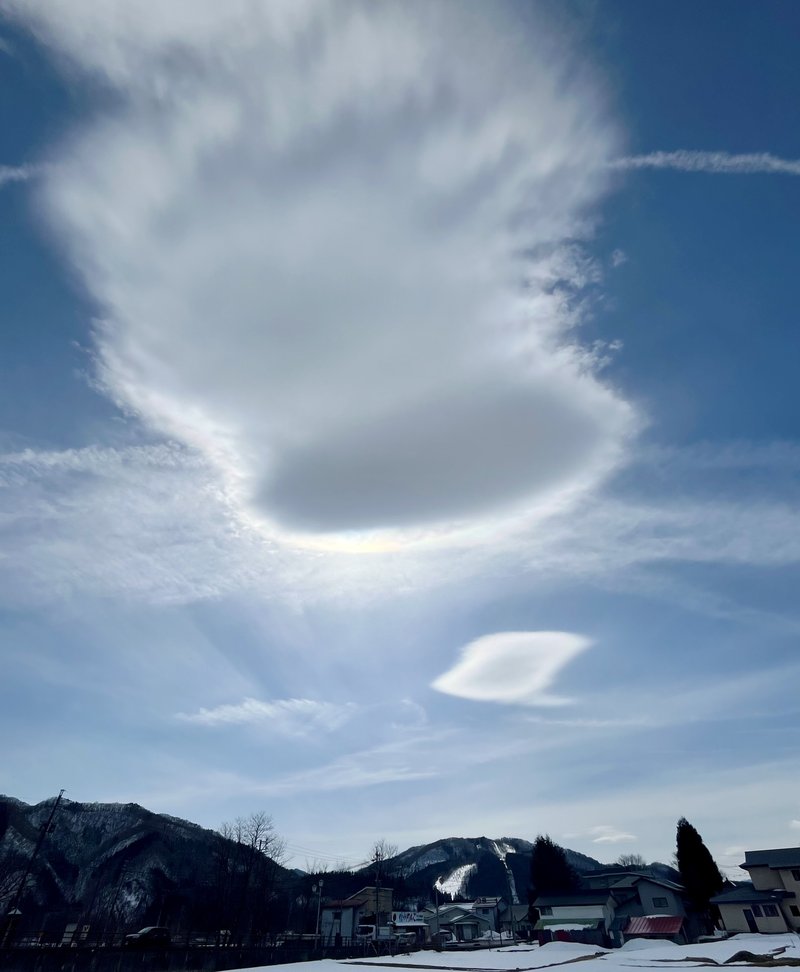 2024.02.29  うるう年の、うるう日(閏日)。 天空では、太陽＆土星＆水星が重なる、マジカルな日。 打合せに向かう道中、ソラが素晴らしく。 ちょっと寄り道。