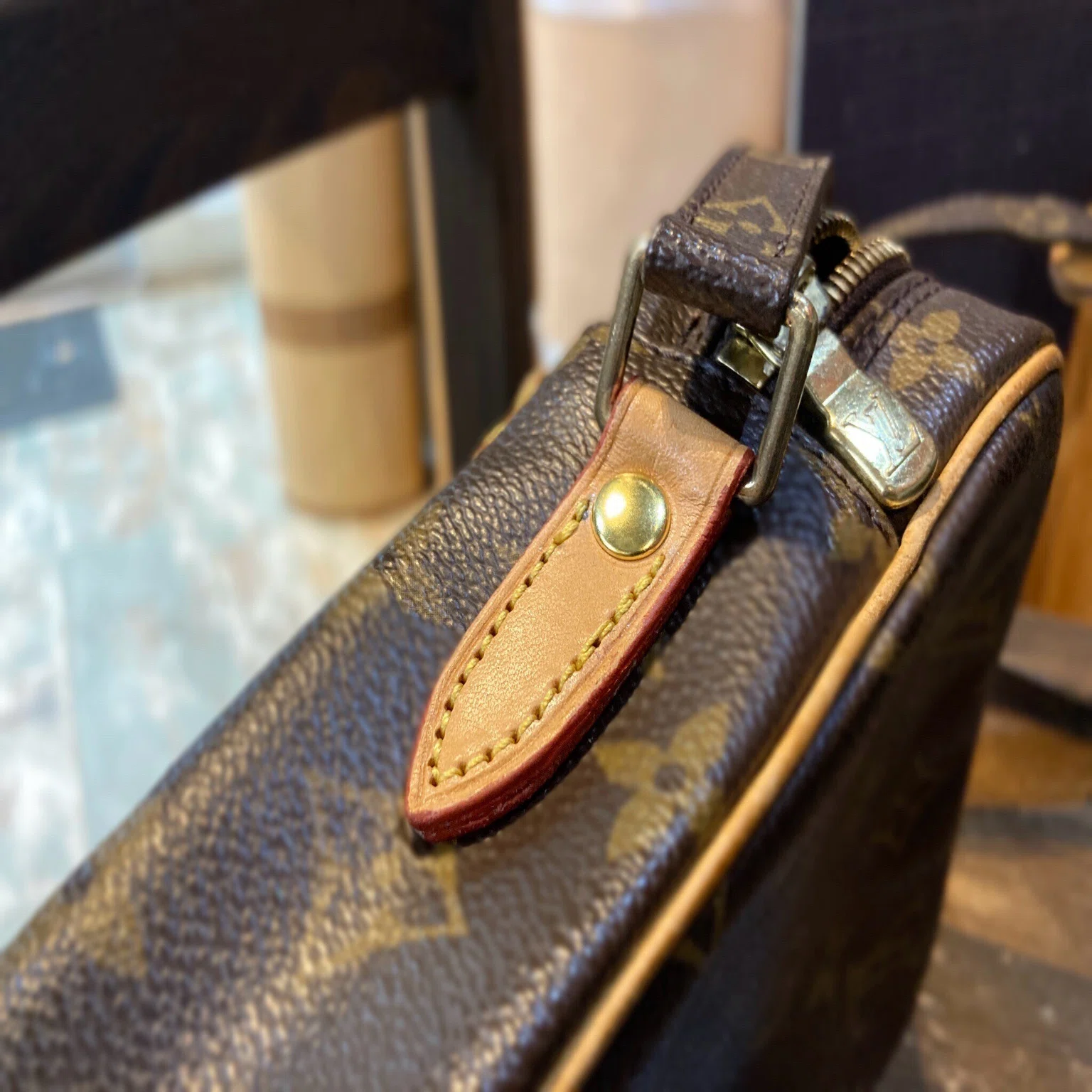 ショルダーバッグストラップ根付交換】Louis Vuitton(ルイヴィトン 