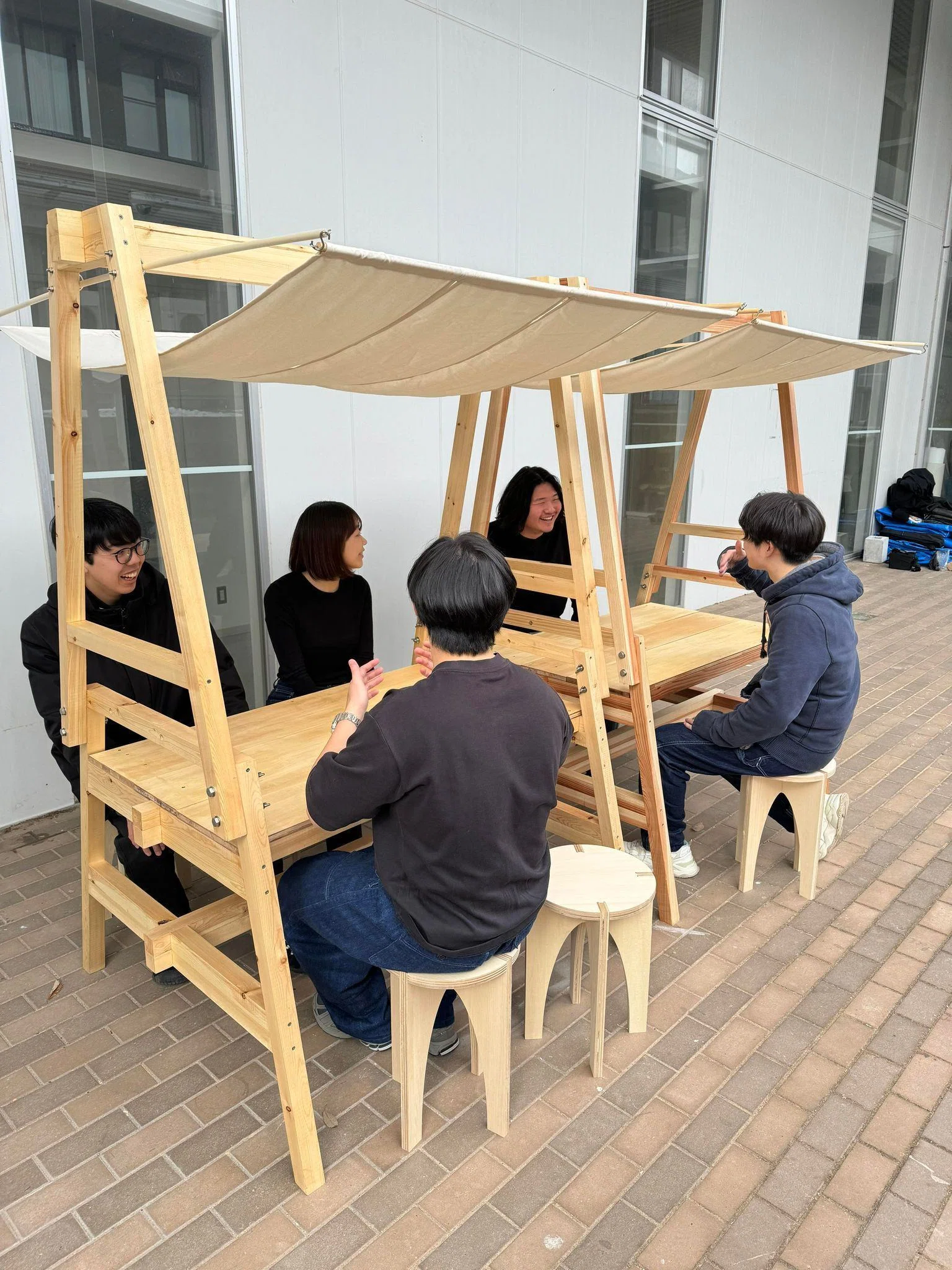 学科横断型プロジェクトで、組み立て式屋台「KOKAGE（こかげ）」を制作