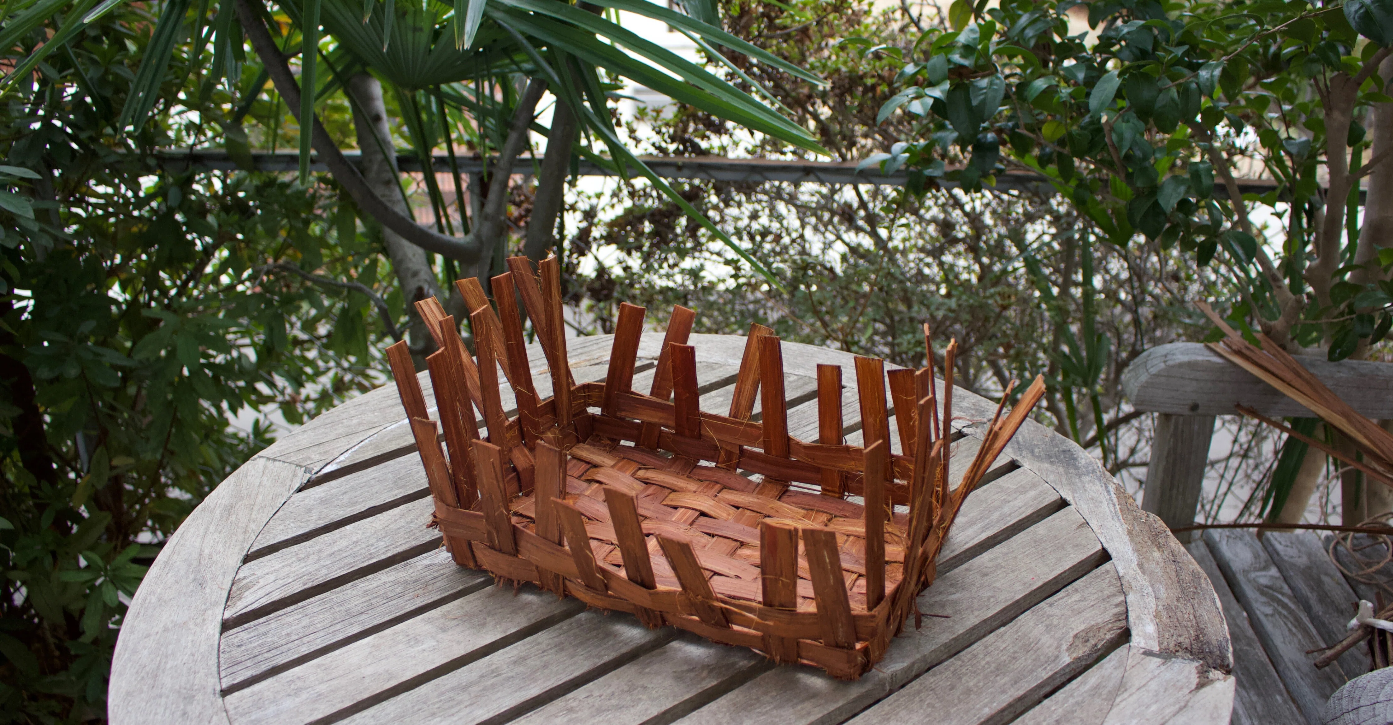 職場へ最後の贈り物🌿山の檜と胡桃で作った樹皮のかご🧺｜山の小リス