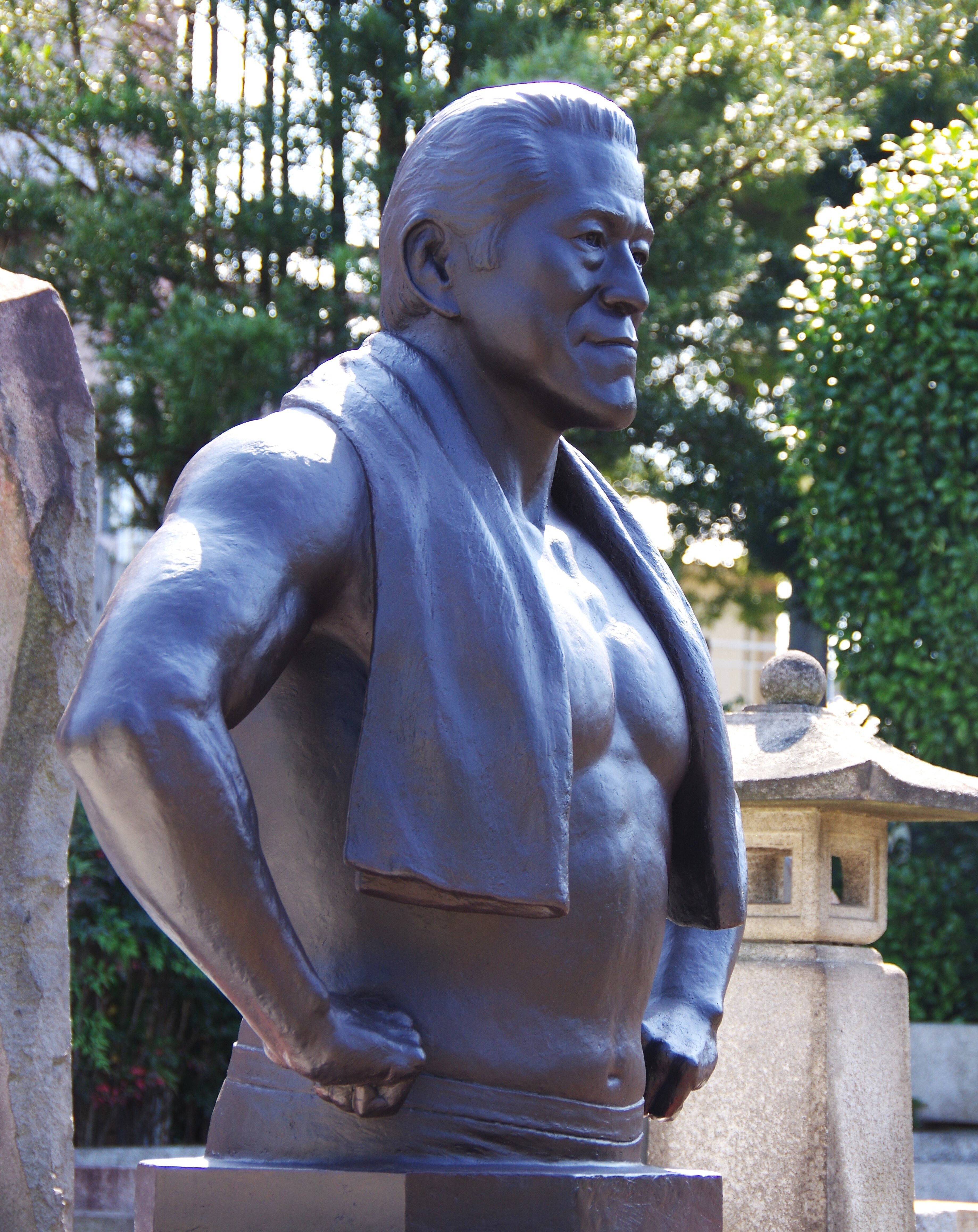 燃える闘魂アントニオ猪木ブロンズ像