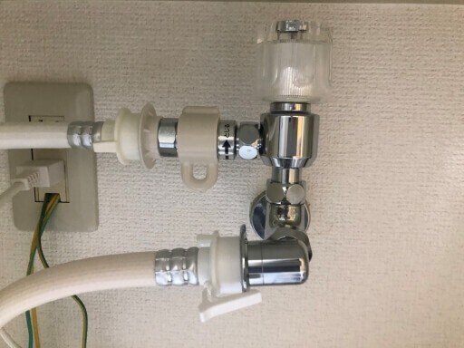 食洗機の給水ホースを分岐水栓に接続
