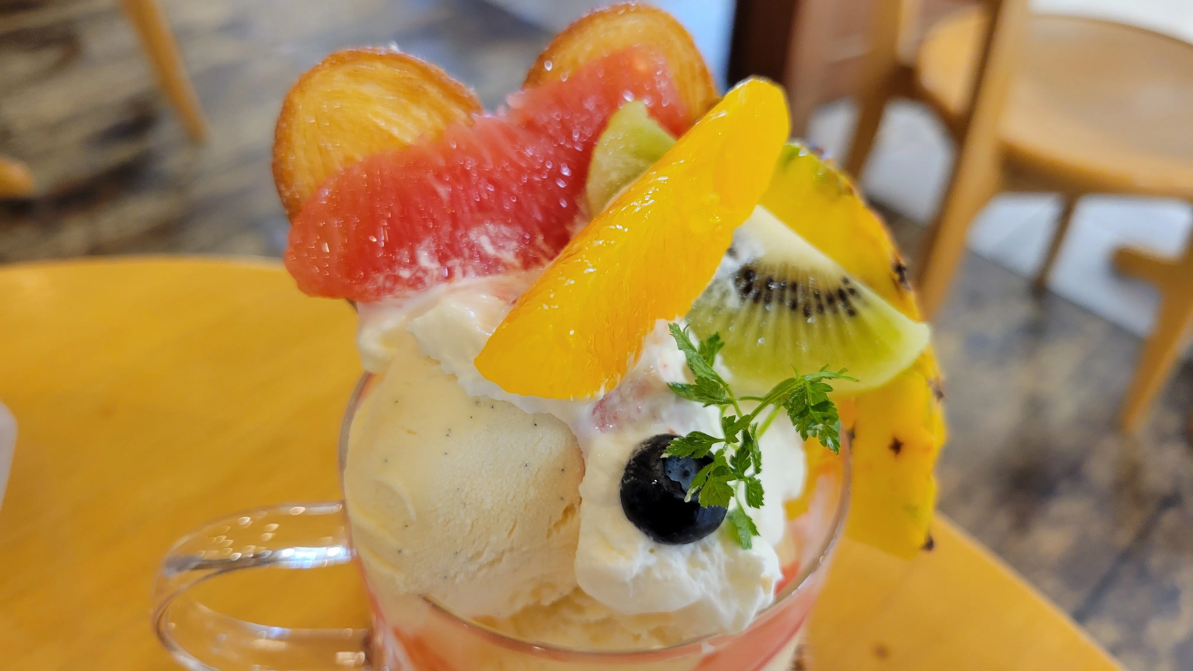 大阪・1000円以下のパフェ(14)東大阪「ラ・ポーズ・カフェ」さん｜藤井