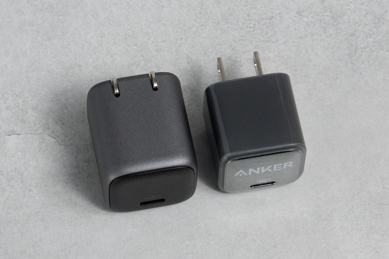 Anker Nano Charger (20W)とUGREEN Nexode Mini 20Wのサイズ比較1