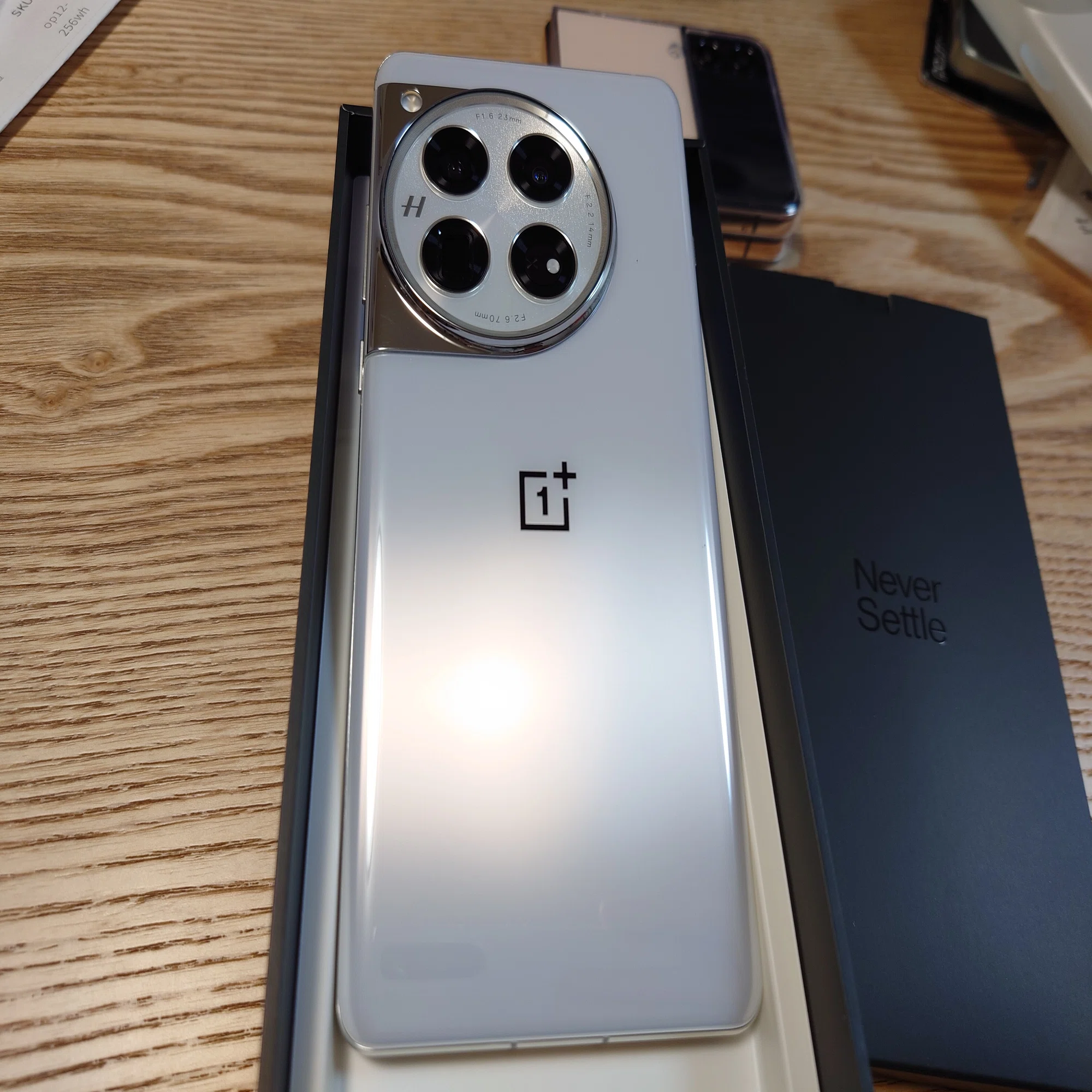 OnePlus 12(中国版・ホワイト)を購入して、ごにょごにょしてみた話｜omuomu