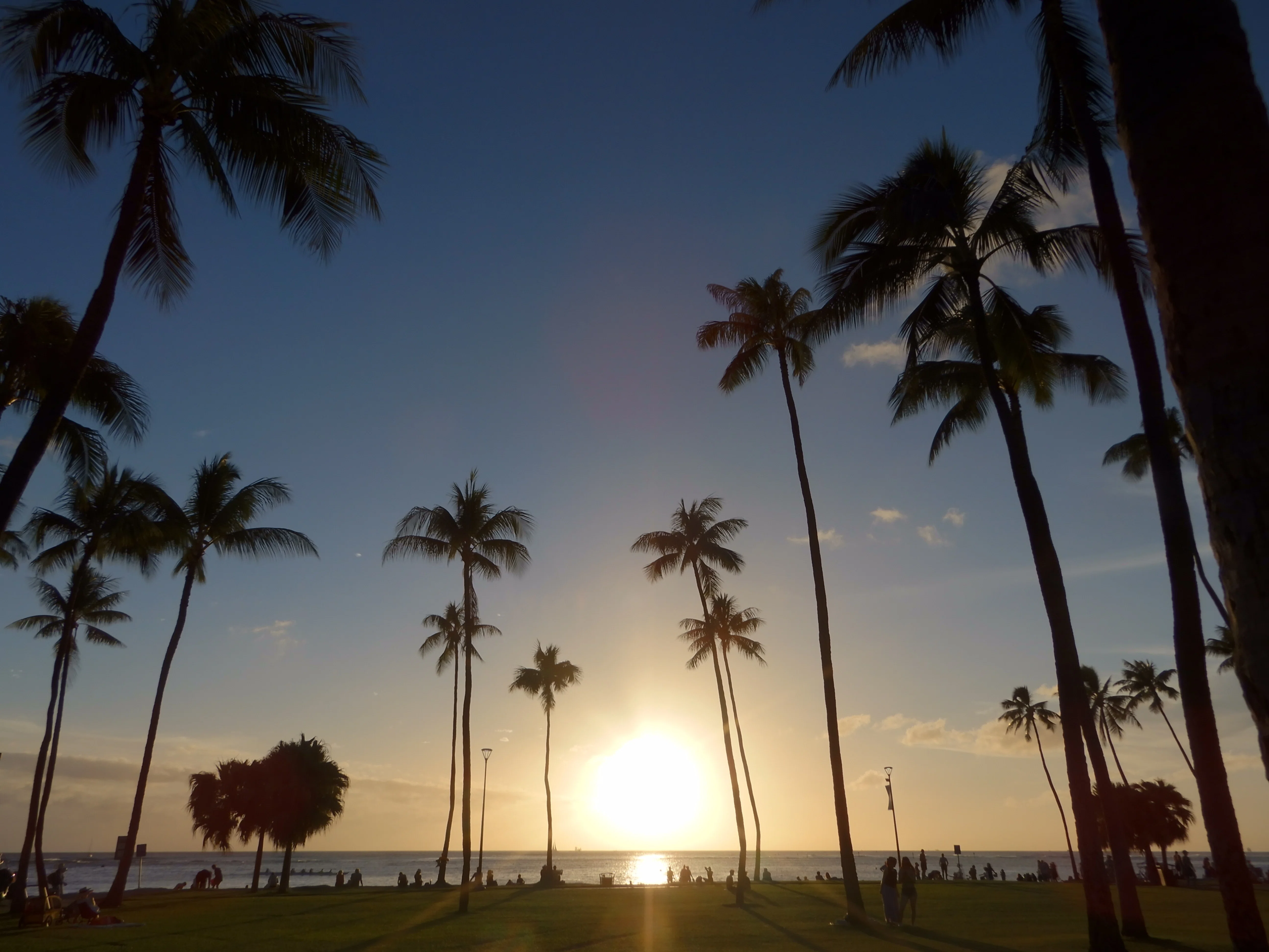 ホノルルの海に沈む夕陽｜Susie@Honolulu, Hawaii