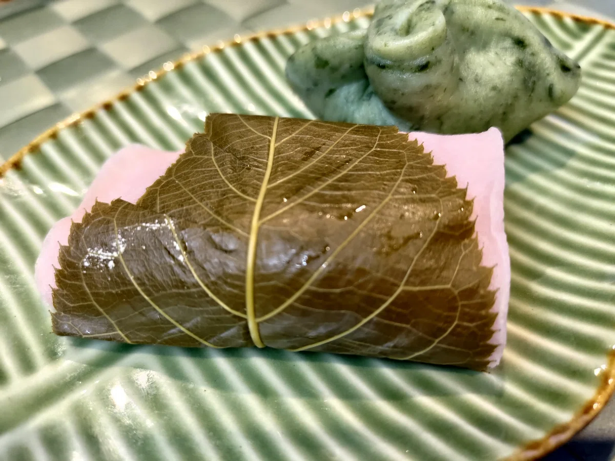 【0097】宮代町の八宝堂さんの季節の和菓子、桜餅と草餅をいただきました。｜八木田 浩史