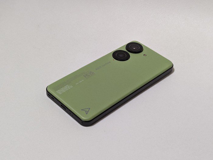 Zenfone 10実機レビュー！コンパクトスマホの王様がワイヤレス充電に