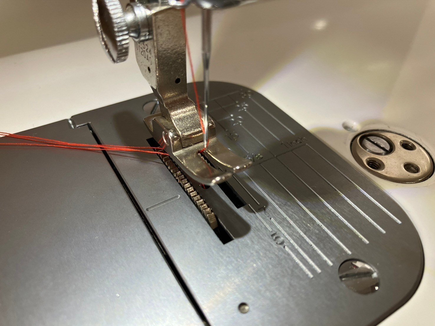 ミシンの練習】職業用ミシン「下糸のセット方法」｜ソーイングスクエア