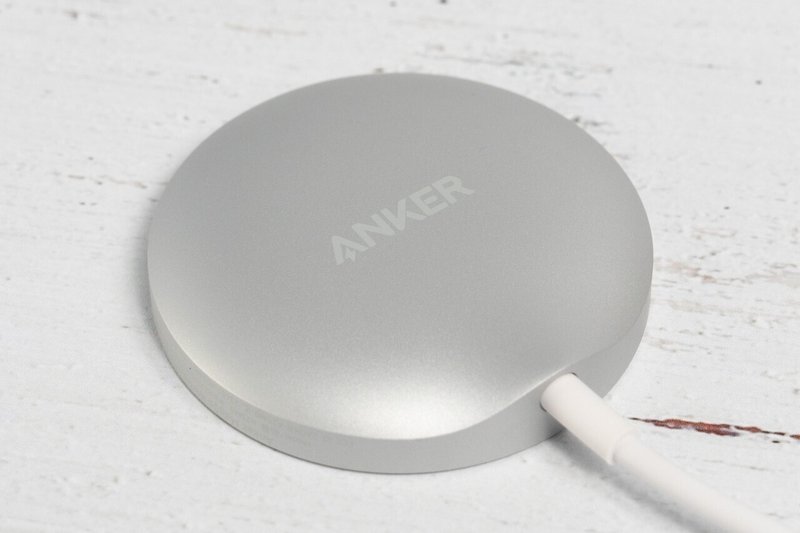Anker MagGo Wireless Charger (Pad)のアルミニウム素材