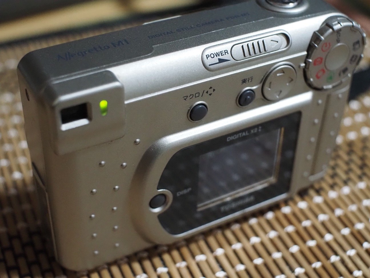 エモい写真が撮れる レトロデジカメ TOSHIBA Allegretto M1