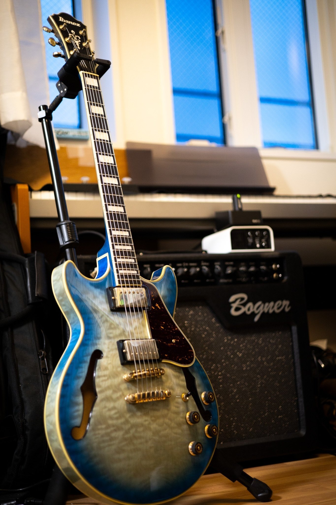 【美品】Ibanez セミアコ　AM93QM ブルーサンバースト Ibanez Artcore Expressionist AM93QM Semi-hollow Electric Guitar