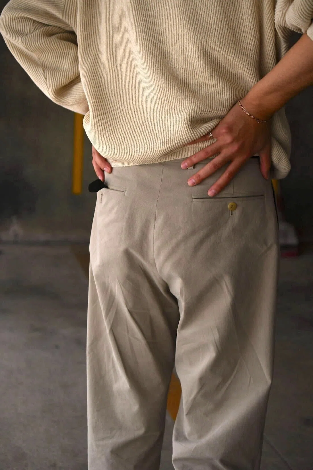 cale for nariwai exclusive /Like beige? Nidom chino no pleats 