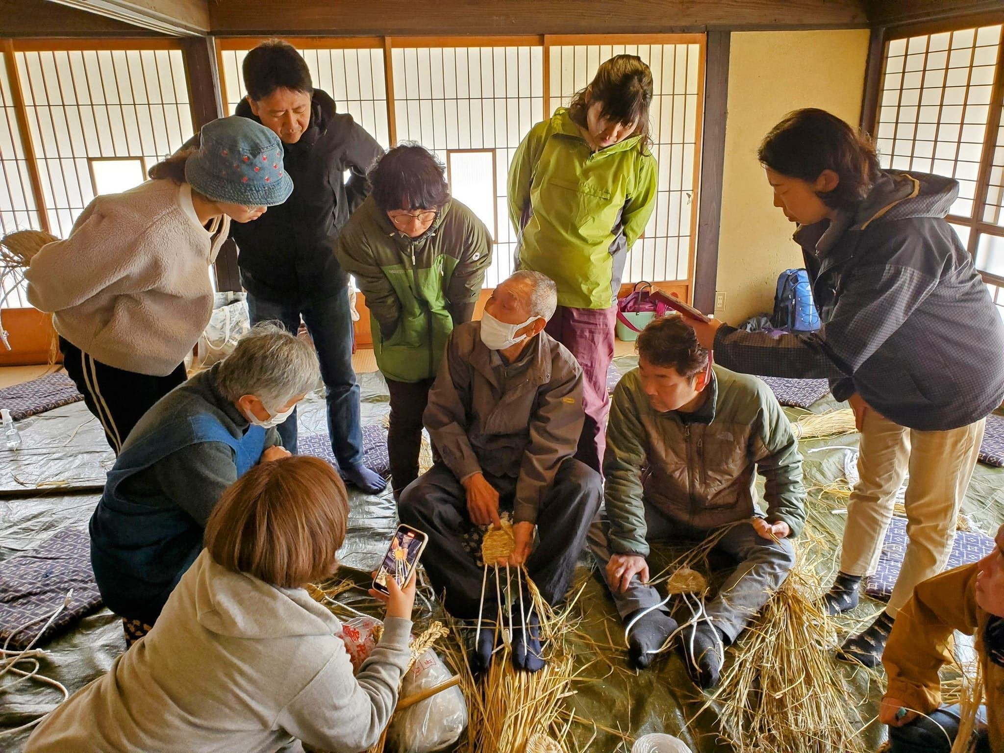 緑屋*n■草鞋 わらじ 10足まとめて 古民具 履物 i2/09-442/8-1#120 レポートわらぐつをつくる技術を継承しよう2023～草履・わらじ・雪