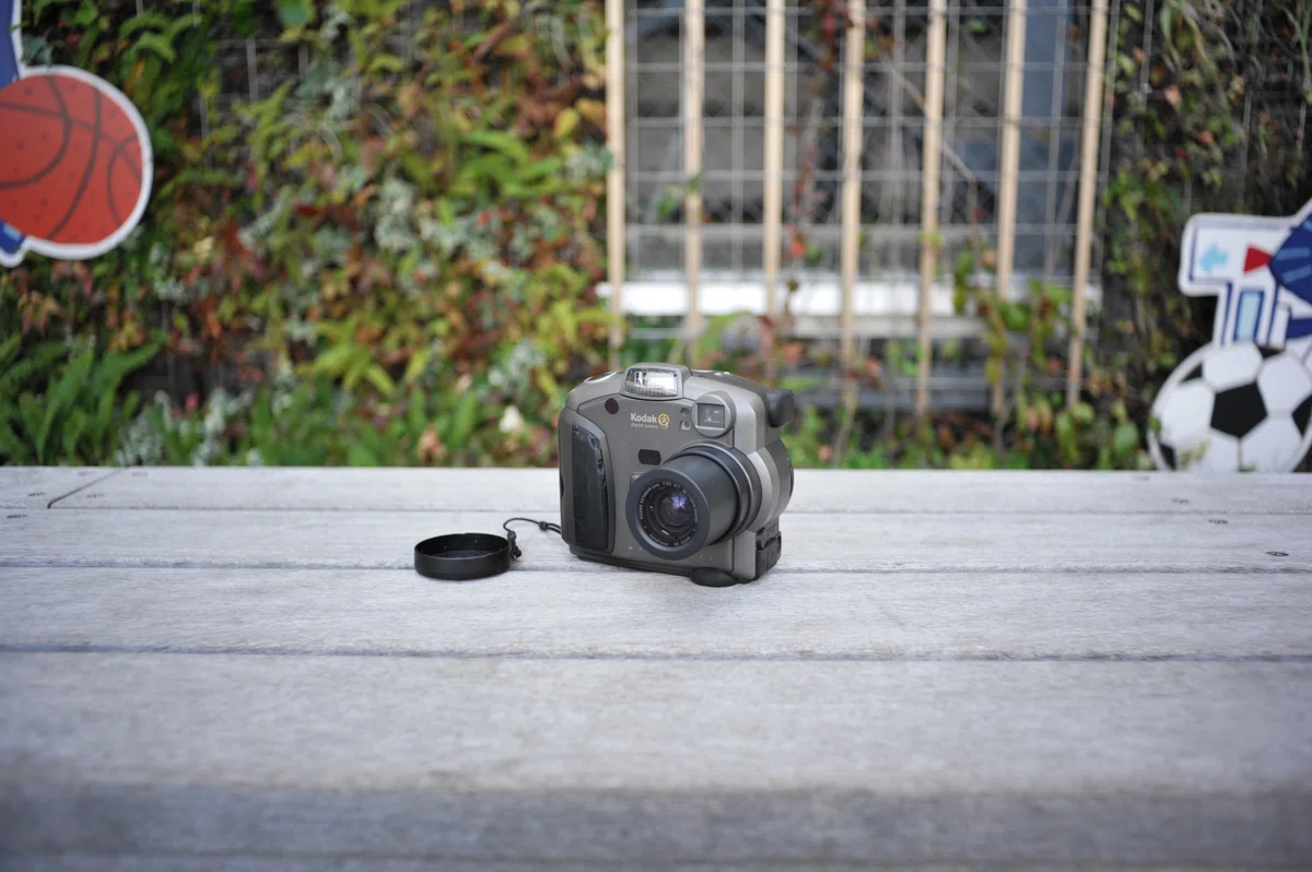Kodak Digital Science DC260 1998は最初のDigita OS機｜Sven