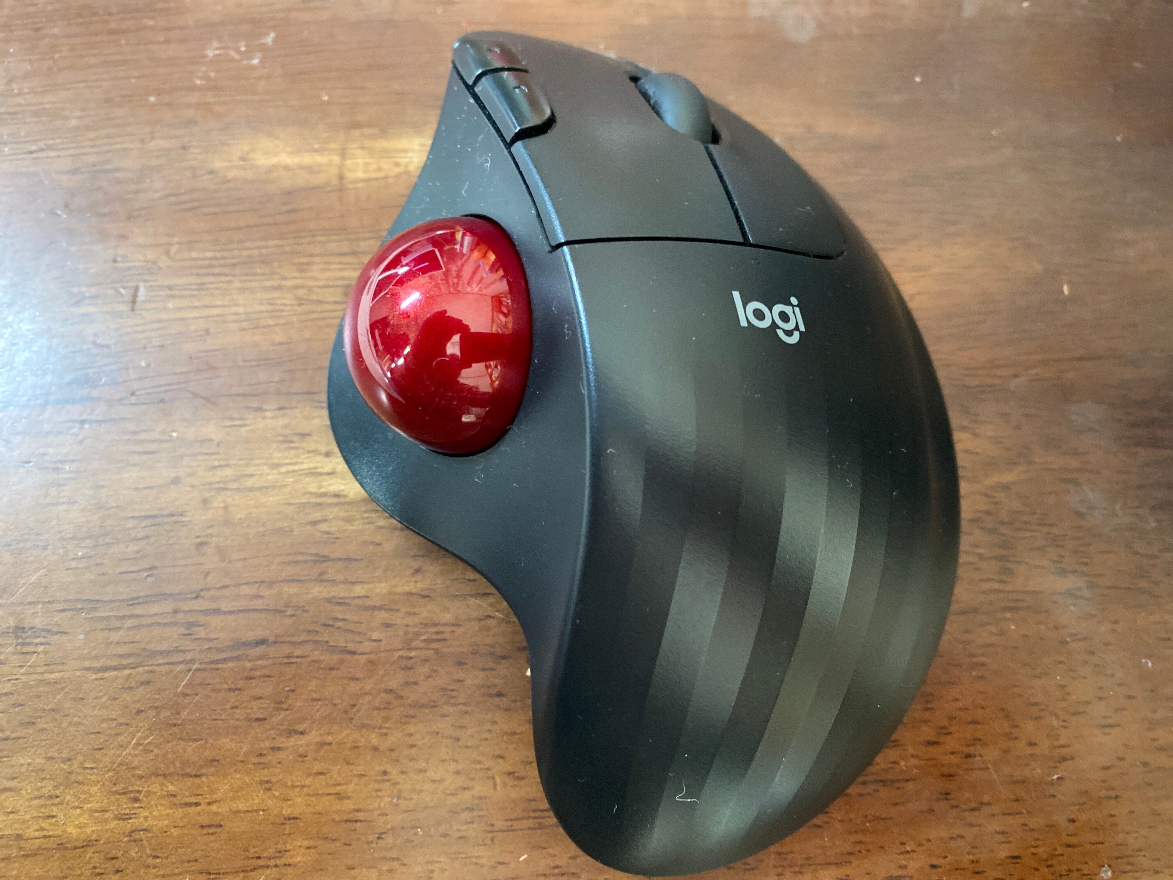 LogicoolのトラックボールERGO M575S のスイッチは常に ON で