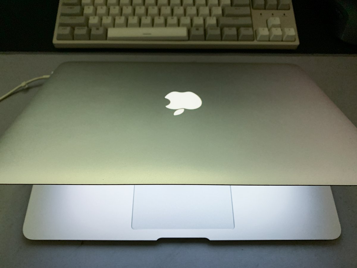 Apple MacBook Air 2012年モデル（充電器・付属品付） 明るかっ
