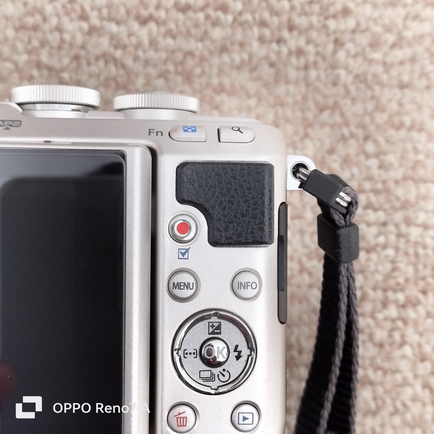 OLYMPUS PEN Lite E-PL7◇シャッター回数7446回のみ♪ ミラー