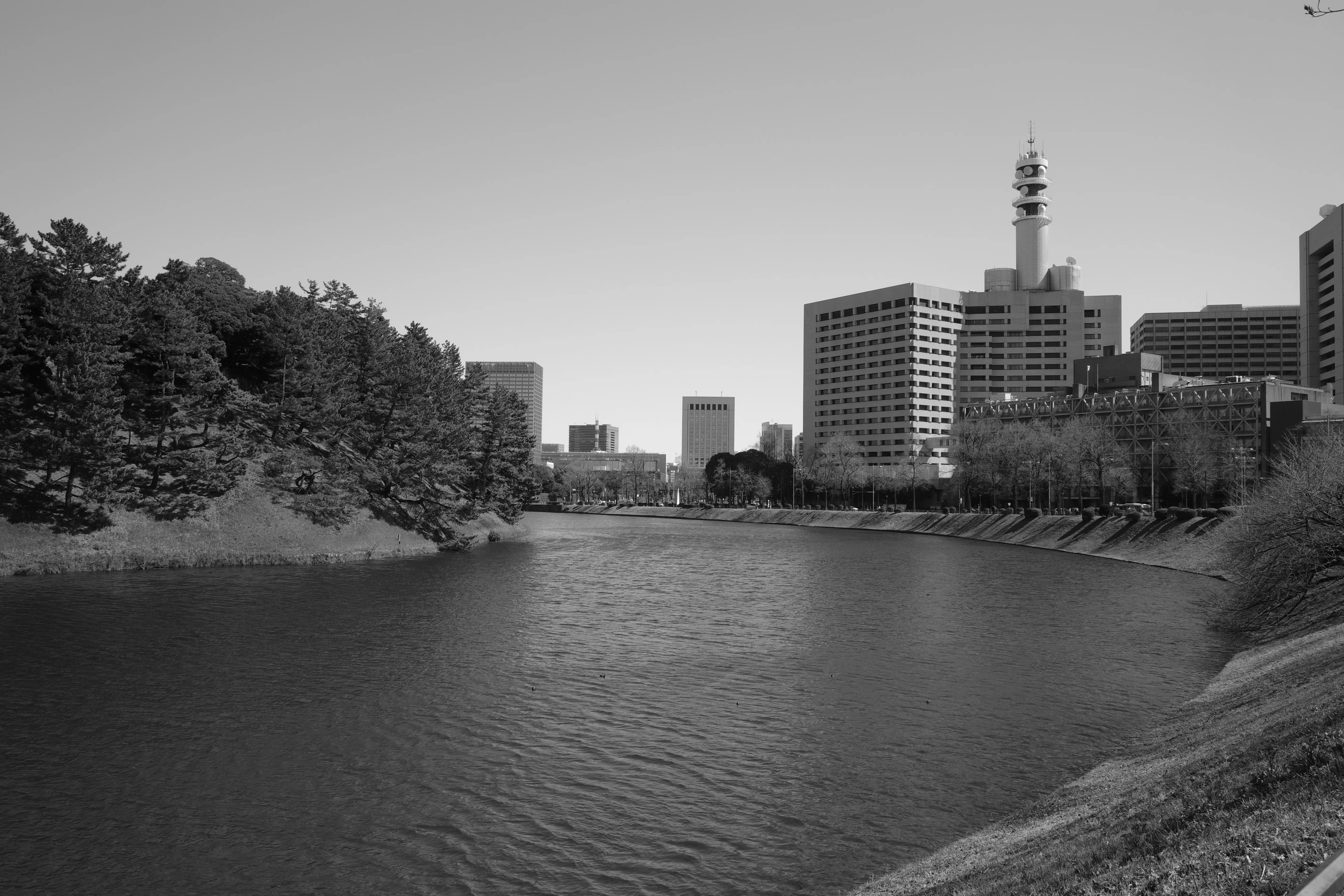 GRⅢでモノクロ都市風景を切り取るのが楽しい。｜hiromina(tao)