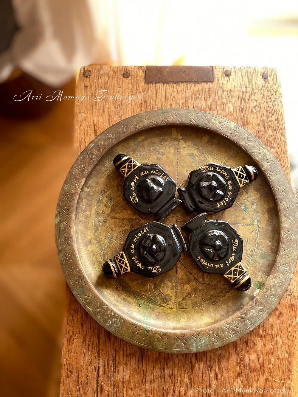 arii momoyo videos and photos Instagram • (@ariimomoyopottery) Pottery Momoyo Arii pottery鍵穴讃歌 置物