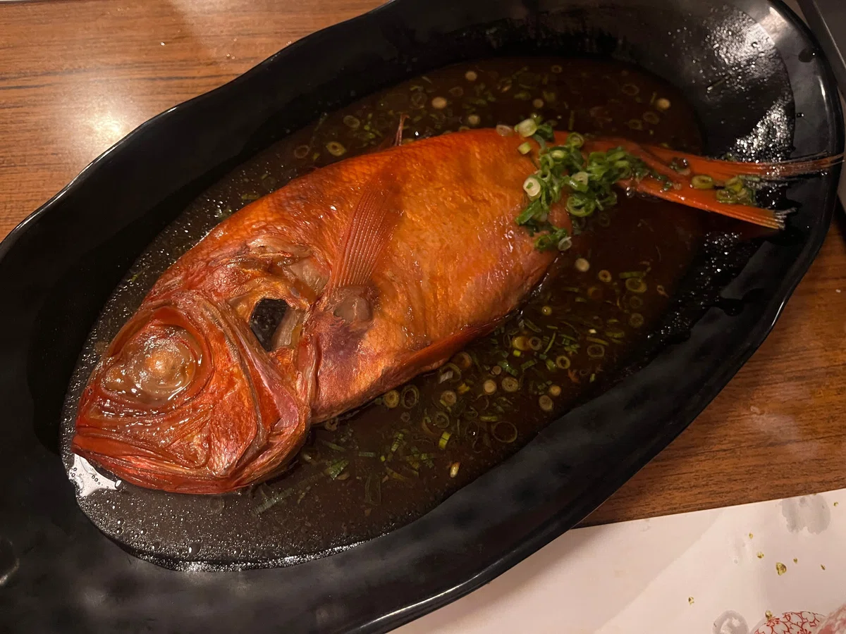 品の木一の湯の夕食、金目鯛の煮つけ