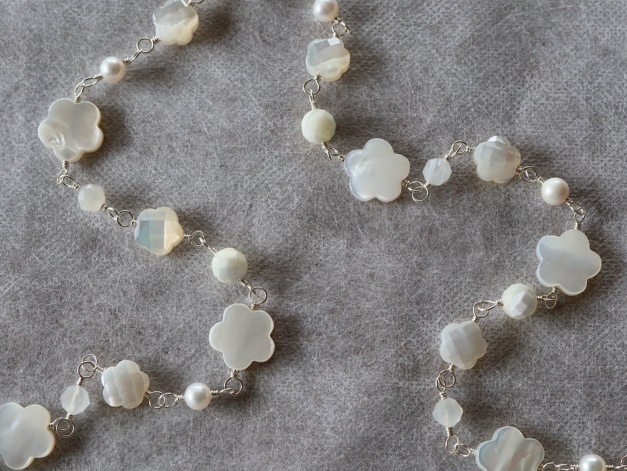 作りました】5枚花シェル（白蝶貝） のロングネックレス｜Yoko