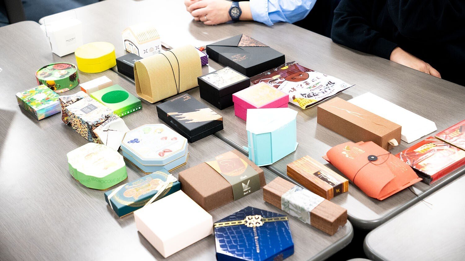 持ち寄り！バレンタインパッケージ座談会｜ツジカワ株式会社