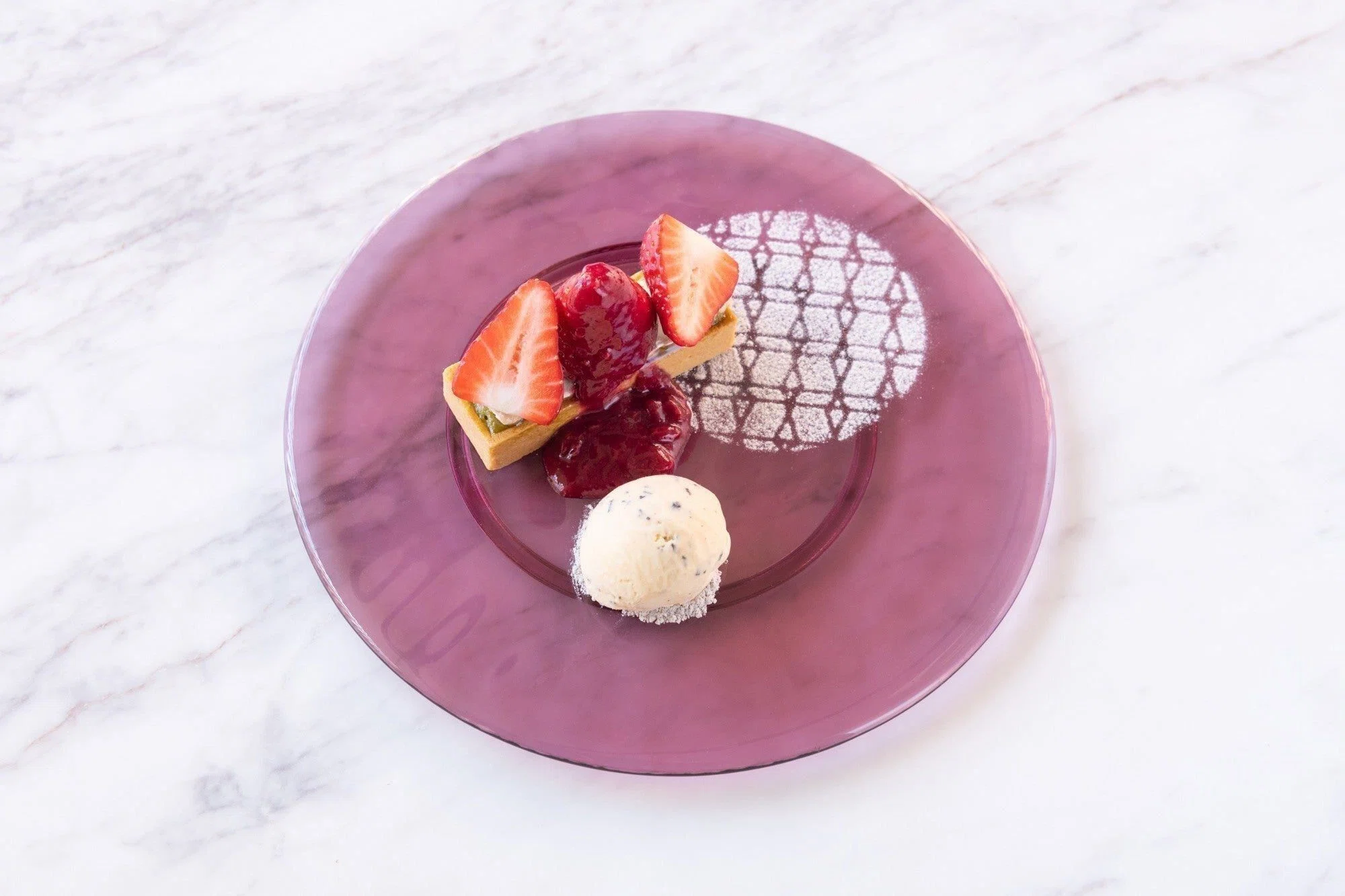 A luxurious tart to enjoy the exquisite harmony of strawberry ...