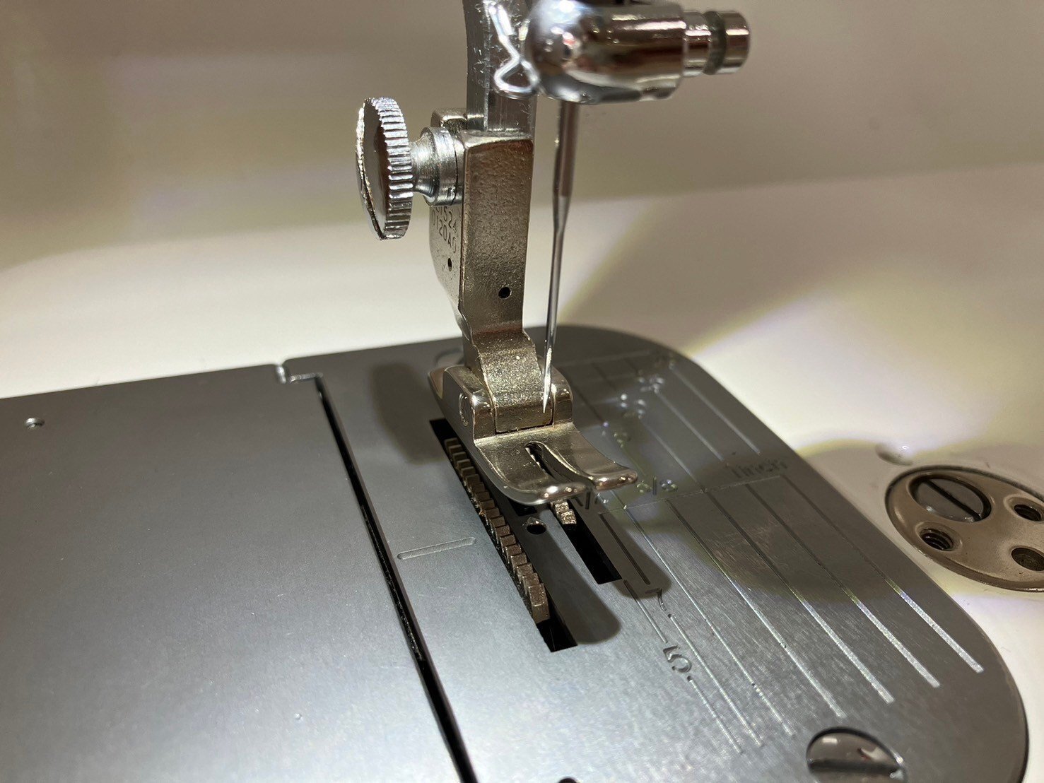 ミシンの練習】職業用ミシン「JUKI SL-700EX」上糸のかけ方