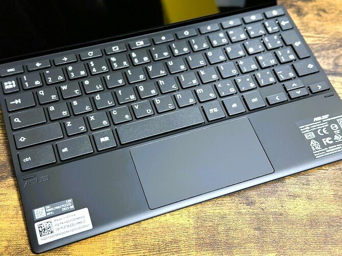 キーボード＆タッチペン付属、お洒落スタンドカバーが人気の2in1