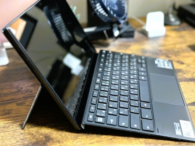 キーボード＆タッチペン付属、お洒落スタンドカバーが人気の2in1
