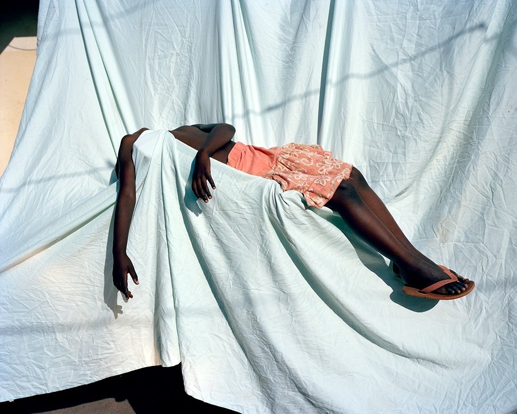 女性写真家 Viviane Sassen：空間認識を混乱させる｜artoday - chiaki