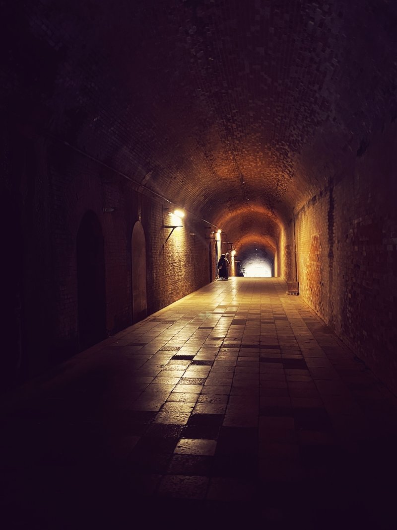 地下施設に通じるトンネル