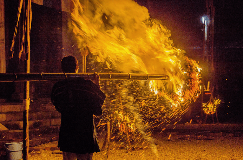 東大寺二月堂のお水取りが済むと春が来る」と関西の人々は春は名のみの