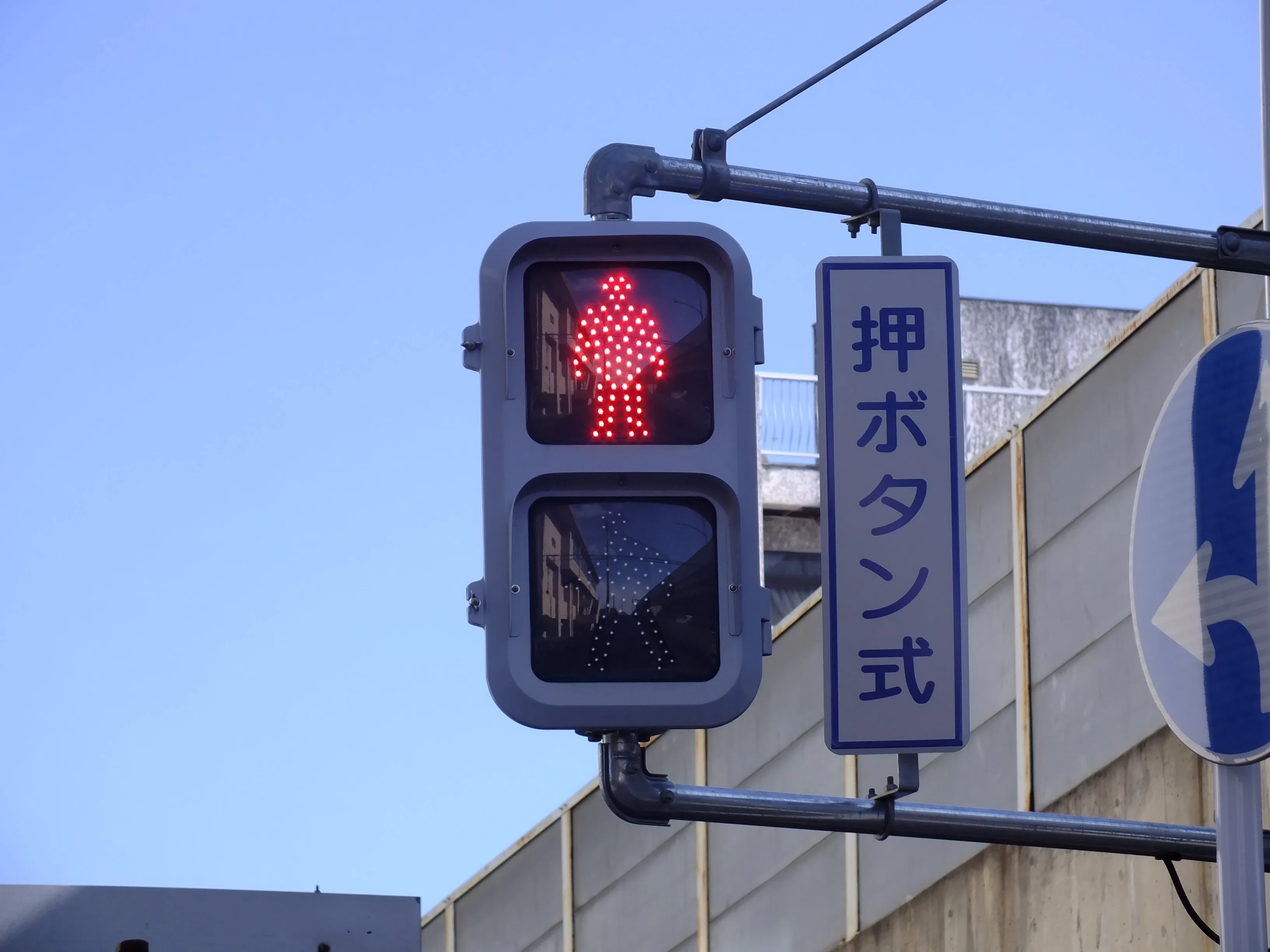 最終値下げ!電球式歩行者信号機(京三製作所製)オマケで信号機の部品 最終値下げ!電球式歩行者信号機(京三製作所製)オマケで信号機の部品