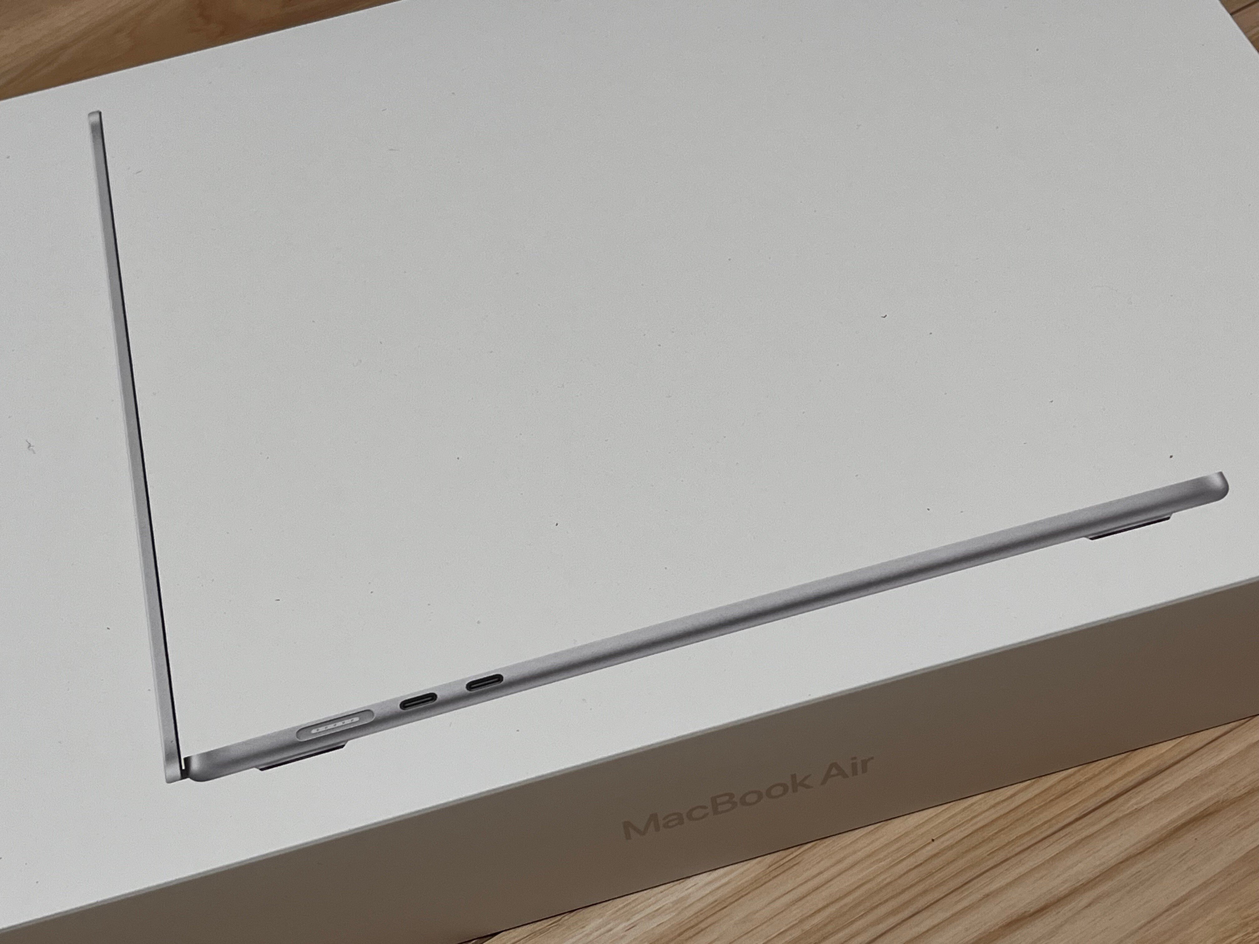 MacBook は Apple store Online で買うのがおすすめ & 化粧箱は MacBook は Apple store Online で買うのがおすすめ & 化粧箱は