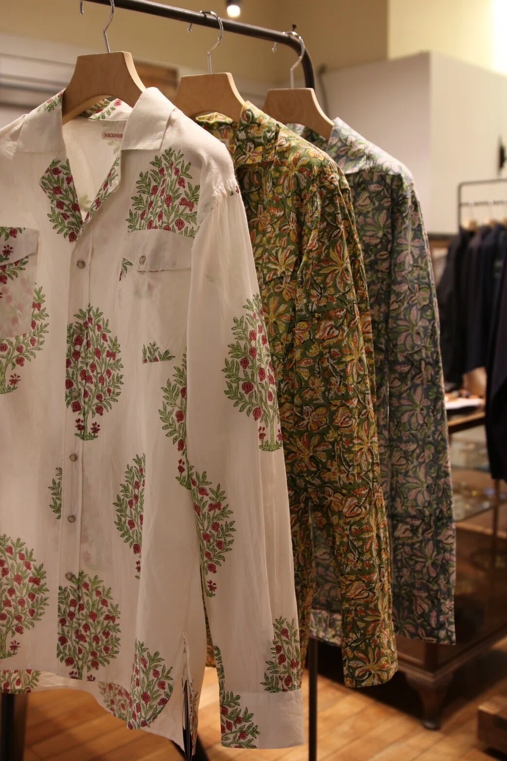 NICENESSオリジナルの花柄ウエスタンシャツ。【2024 S/S】【NICENESS 